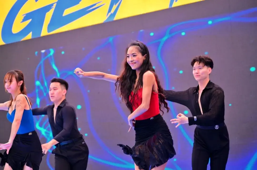 式上, src, 更是展现粤