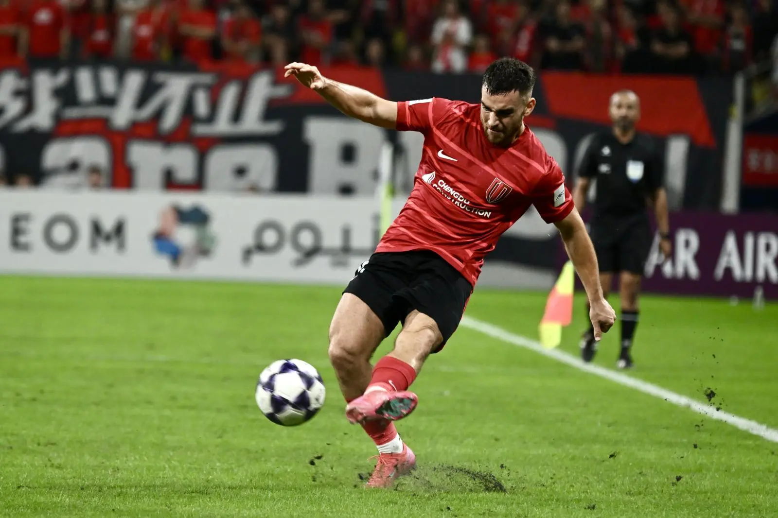 半场战平梅, 对决中